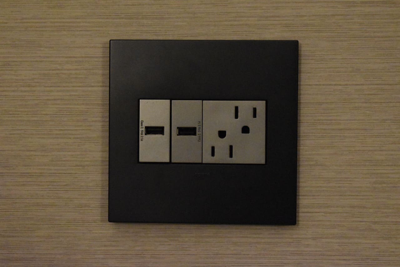 El futuro de la tecnología eléctrica en tu hogar: tomacorrientes USB