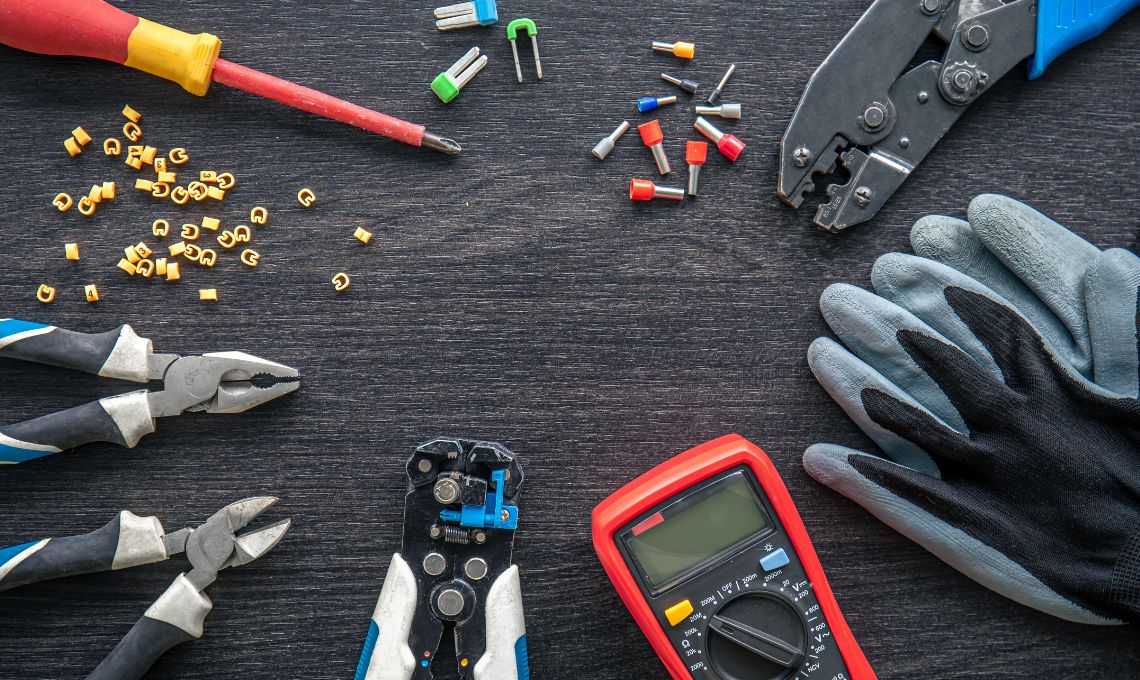 herramientas imprescindibles para electricista